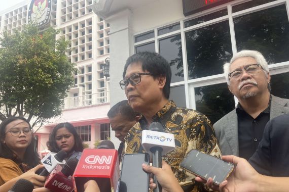 Pelapor Jokowi ke KPK Datangi Markas KPU, Ini Tuntutan Mereka - JPNN.COM