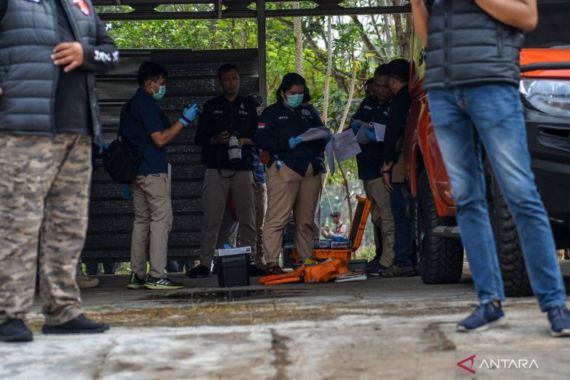 Olah TKP Pembunuhan Ibu dan Anak di Subang, Polisi Belum Temukan Satu Alat Bukti - JPNN.COM