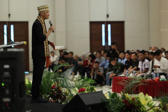Ganjar Beri Kuliah Umum di UBL, Ajak Anak Muda Aktif Mewujudkan Indonesia Emas 2045 - JPNN.COM
