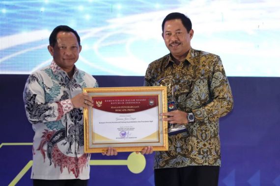 Jawa Tengah Memang Mantul, Sabet Dukcapil Prima Award Kategori Kolaboratif - JPNN.COM
