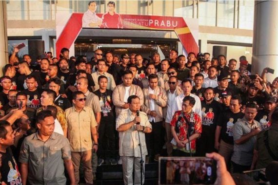 Daftar ke KPU, Prabowo dan Gibran Diantar Ribuan Relawan PRABU - JPNN.COM