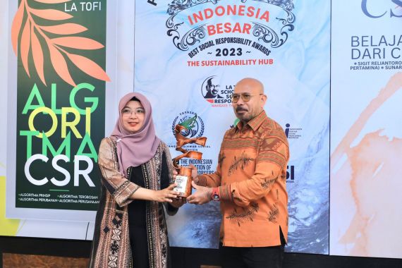 Nicke Widyawati Jadi Bintang CSR di Indonesia Best Social Responsibility Awards 2023 - JPNN.COM