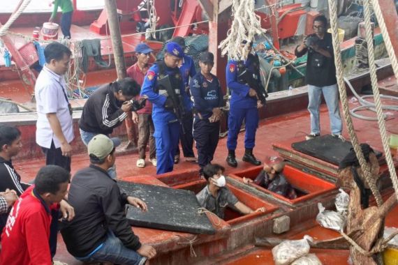 Baharkam Polri Tangkap 2 Kapal Vietnam yang Lakukan Illegal Fishing di Natuna Utara - JPNN.COM
