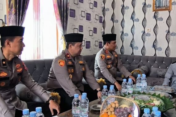 Pimpinan Ponpes Daarul Falah Dukung Pemilu Damai di Hadapan 3 Jenderal Ops NCS Polri - JPNN.COM