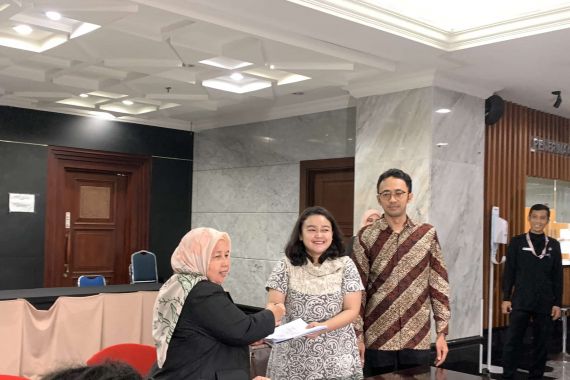 Putusan MK Menguntungkan Gibran, Anwar Usman Dilaporkan ke Majelis Kehormatan - JPNN.COM