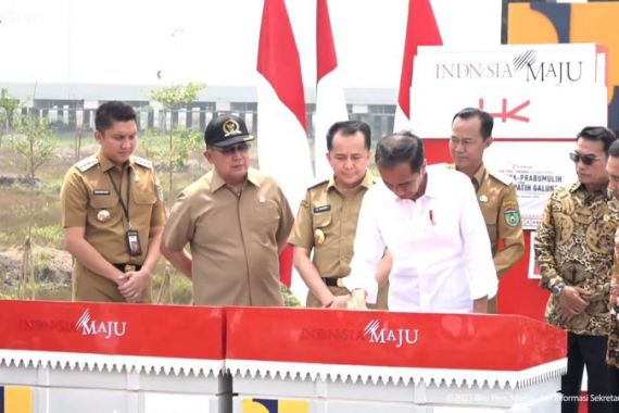 Jokowi Resmikan Tol Rp 12,5 T, Palembang-Prabumulih Kini Cuma 1 Jam  - JPNN.COM