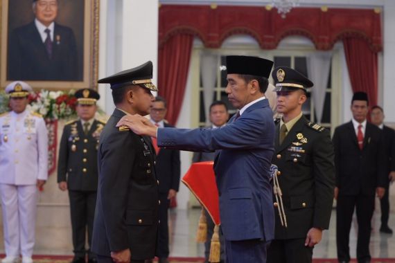 Panglima TNI Saksikan Pelantikan KSAD Jenderal TNI Agus Subiyanto di Istana Negara - JPNN.COM