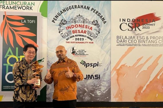 Direktur Sido Muncul Raih Penghargaan Bintang CSR Indonesia Besar dari La Tofi School of Social Responsibility - JPNN.COM