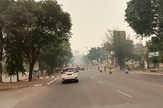 Jokowi Pulang, Kabut Asap di Palembang Kembali Pekat - JPNN.COM