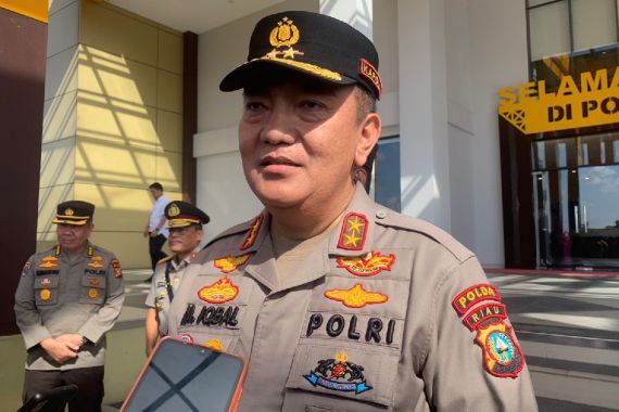 Kapolda Riau Copot Kapolsek Bungaraya yang Bawa Tahanan Korupsi Melihat Kebun Sawit - JPNN.COM
