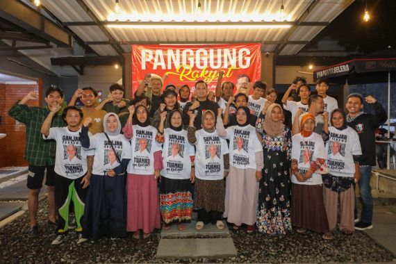 Sukarelawan Rayakan Ultah Ganjar Bersama Penyanyi Jalanan dan Anak Yatim di Lebak - JPNN.COM