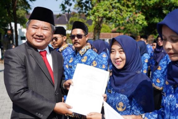 Bertahun-tahun Berstatus Honorer, 83 Orang di Daerah Ini Dilantik jadi PPPK - JPNN.COM