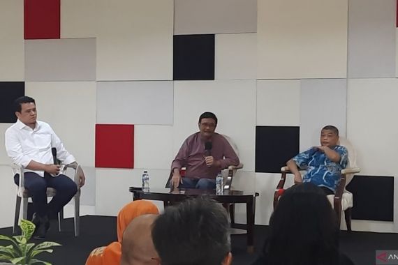 Djarot PDIP: Ibu Mega Pilih Ganjar karena Tidak Mementingkan Diri Sendiri dan Keluarga - JPNN.COM