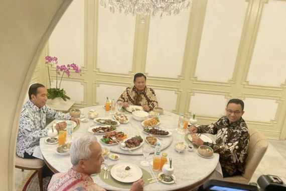 Lihat Warna Batik Pilihan Jokowi, Anies, Ganjar, dan Prabowo - JPNN.COM