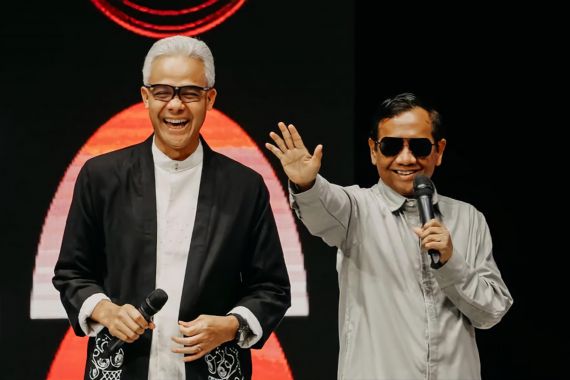 Rakyat Bakal Bereaksi Keras Lihat Aparat Menurunkan Baliho Ganjar-Mahfud  - JPNN.COM