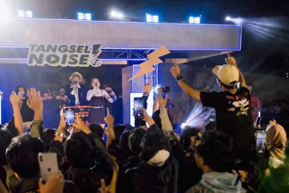 Campur Koplo Goyang Ribuan Pengunjung Tangsel Noise di Pamulang - JPNN.COM