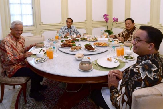 Jokowi Berhadapan sama Anies, Ganjar Tertawa, Prabowo Kalem - JPNN.COM