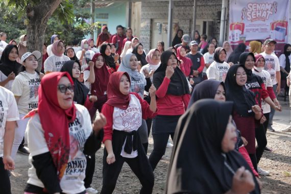 Masyarakat Tegal Antusias Ikut Senam Sehat Pena Mas Ganjar - JPNN.COM