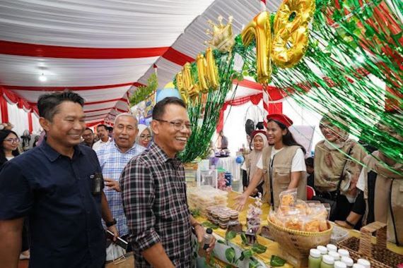 Bazar HLN ke-78 PLN UID Jakarta Raya Meriah, Para Pelaku UMKM Senang, Dagangan Laris Manis - JPNN.COM