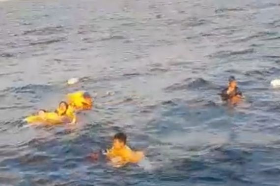 Speed Boat Bawa 5 Orang Penumpang Tenggelam di Perairan Sidangoli - JPNN.COM