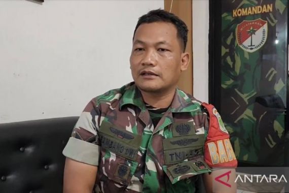 Cerita Anggota TNI Serda Bambang Dwi Selamatkan Ibu-Anak dari TKP Penemuan Mayat - JPNN.COM
