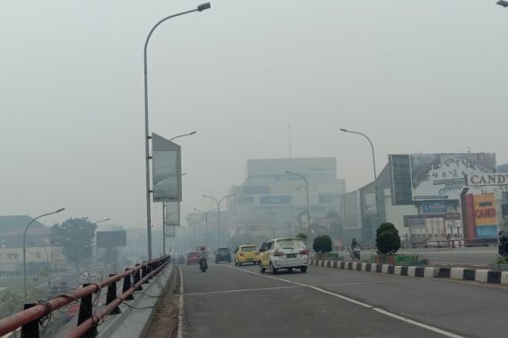Palembang Masih Diselimuti Kabut Asap Meski Hujan, BMKG Beri Penjelasan - JPNN.COM
