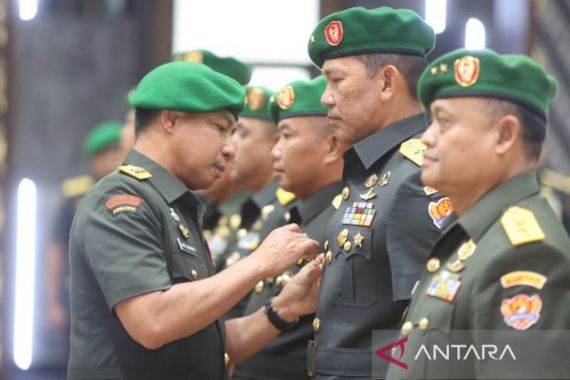 Jenderal Agus Subiyanto Pimpin Sertijab 3 Pati di TNI AD, Brigjen Kristomei jadi Kadispenad - JPNN.COM