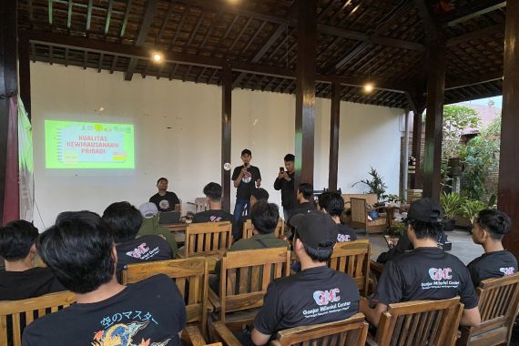 Ganjar Milenial Ajak Pemuda Malang Lebih Giat dalam Bertani - JPNN.COM