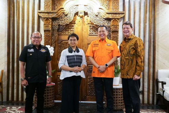 Bertemu Menlu Retno, Bamsoet Dorong Tarung Derajat Jadi Cabor Resmi di SEA Games 2025 - JPNN.COM