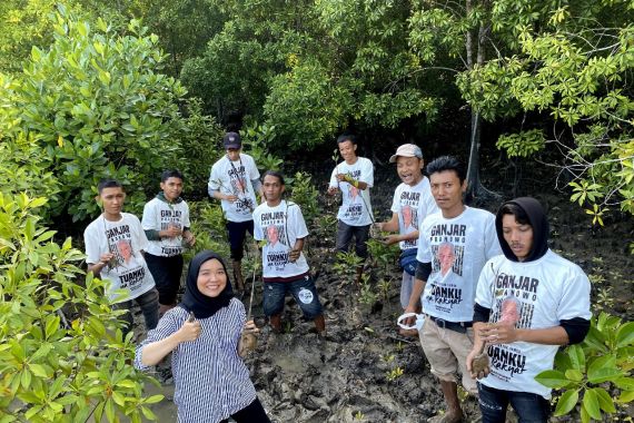 Pandawa Ganjar Ajak Warga Jaga Lingkungan dengan Menanam Mangrove di Pulau Nunukan - JPNN.COM
