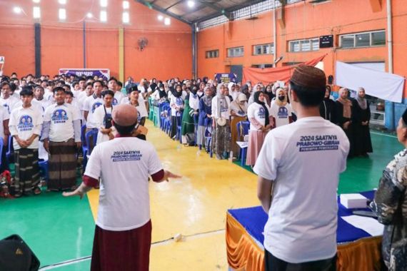 Dana Abadi Pesantren Buat Prabowo–Gibran Menuai Dukungan Ustaz dan Ratusan Santri Cirebon - JPNN.COM