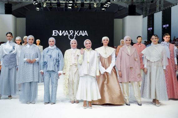 Jenna&Kaia Tampilkan Sukses Tampilkan 16 Koleksi di Jakarta Fashion Week 2024 - JPNN.COM