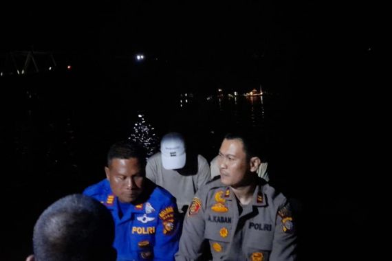 Pengendara Motor Dihantam Truk di Pelalawan, 1 Orang Tewas, Rekannya Terlempar ke Sungai dan Hilang - JPNN.COM