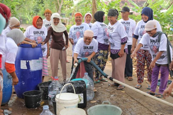 Warga Wonogiri Bahagia Dapat Bantuan Air Bersih dari Pena Mas Ganjar - JPNN.COM
