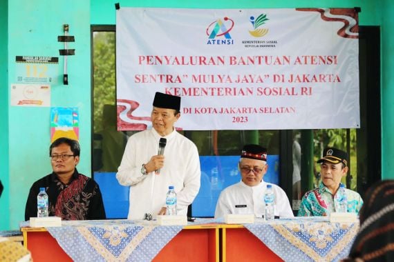 Wakil Ketua MPR Hidayat Nur Wahid Salurkan Bantuan Bagi Penyandang Disabilitas di Jaksel - JPNN.COM