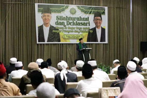 Kepemimpinan Jujur dan Amanah, Ganjar-Mahfud Dapat Dukungan Ratusan Ulama di Bogor - JPNN.COM