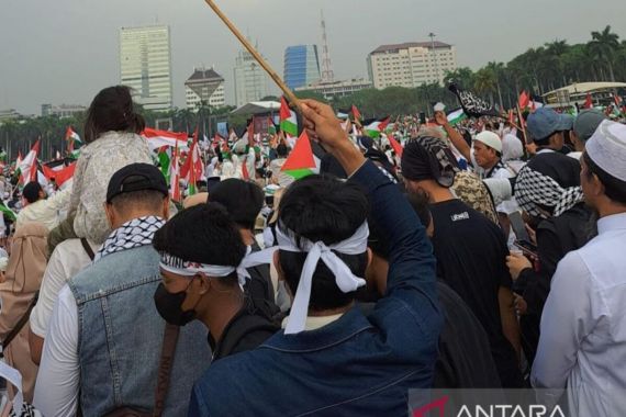 Hadiri Aksi Damai di Monas, Dubes Palestina Sampaikan Terima Kasih kepada Rakyat Indonesia - JPNN.COM