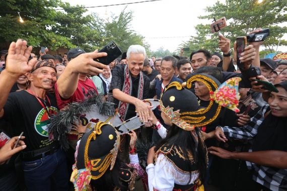 Kunjungi Pedalaman Sumatra, Ganjar Disambut Ribuan Warga Berbahasa Jawa - JPNN.COM
