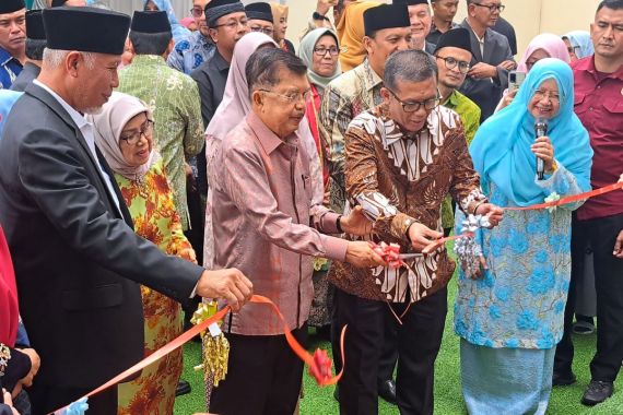 Tokoh Minangkabau Yendra Fahmi Imbau Urang Awak Berkontribusi di Dunia Pendidikan - JPNN.COM