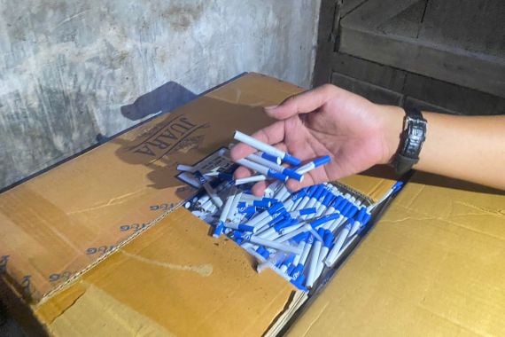 Bea Cukai Kudus Bongkar Timbunan Batang Rokok Ilegal, Jumlah Fantastis - JPNN.COM