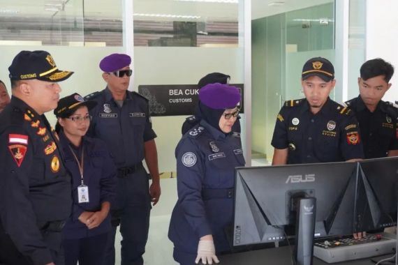 Jalin Sinergi dengan APH, Bea Cukai Tingkatkan Pengawasan Peredaran Barang Ilegal - JPNN.COM