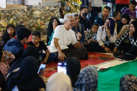 Ganjar Menginap di Rumah Warga Desa Trikoyo Musi Rawas: Tidak Ada Sekat dengan Rakyat - JPNN.COM