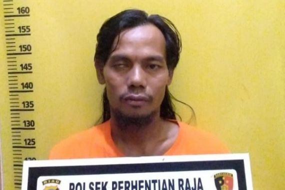 Gegara Uang Rp 150 Ribu, Pria di Kampar Ini Membacok Teman hingga Korban Sekarat - JPNN.COM