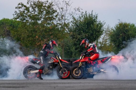 Hadir di Indonesia, Ducati Hypermotard 698 Mono Menggendong Mesin Baru - JPNN.COM