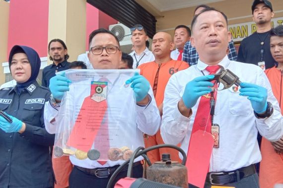 Polda Sumsel Amankan 1,5 Kilogram Emas dari Tangan Perampok di Pali - JPNN.COM