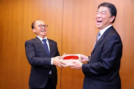 Sekjen Kemnaker Anwar Sanusi Temui Gubernur Prefektur Miyagi, Bahas Hal Penting Ini - JPNN.COM