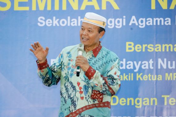 Jadi Pembicara Kunci di Seminar Nasional Ponpes Nurul Iman, HNW Bahas Politik Identitas - JPNN.COM