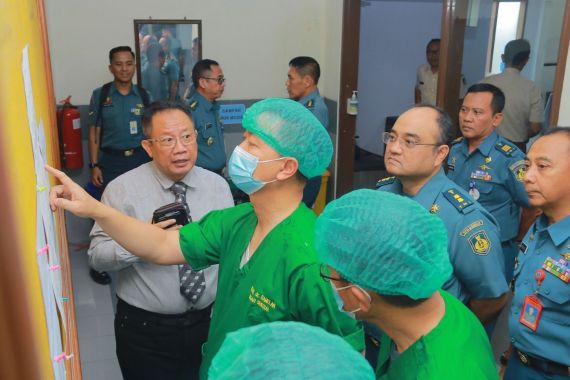 TNI AL Pastikan Kesiapan Fasilitas Operasi Transplantasi Ginjal di RSPAL dr. Ramelan - JPNN.COM