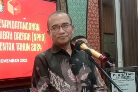 Anwar Usman Dicopot Jadi Ketua MK, Ketua KPU Sebut Gibran bin Jokowi Tetap Bacawapres - JPNN.COM