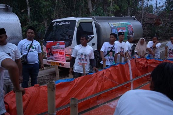 Peduli Warga, Santri Ganjar Jateng Salurkan Puluhan Ribu Liter Air Bersih - JPNN.COM